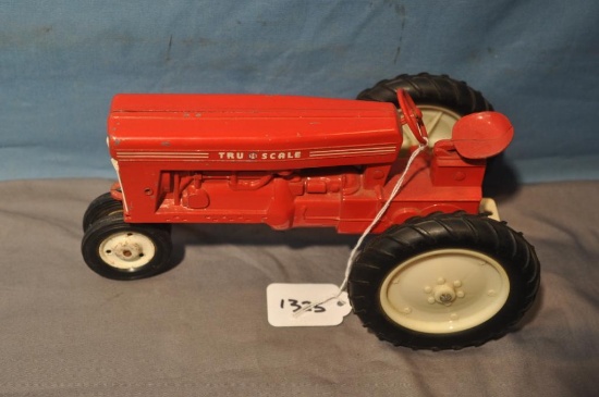 TRU-SCALE 1/16TH SCALE TRACTOR, BROKEN GRILL