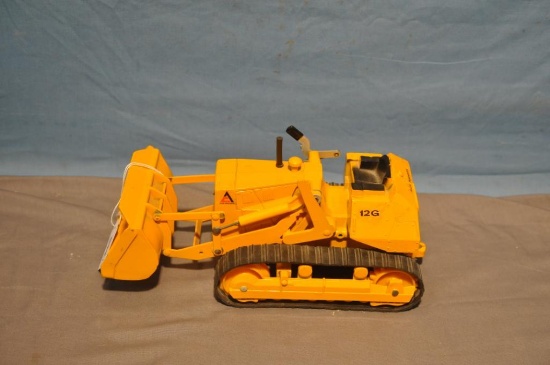 ERTL 1/16TH SCALE AC 12-G CRAWLER