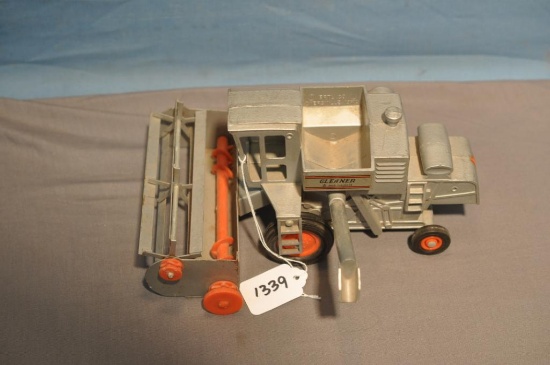 ERTL GLEANER COMBINE
