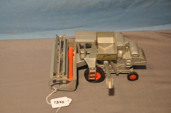 ERTL GLEANER COMBINE