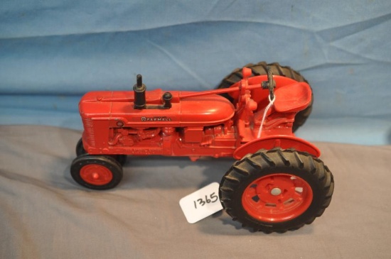 ERTL 1/16TH SCALE FARMALL H TRACTOR, 1986 SPECIAL EDITION