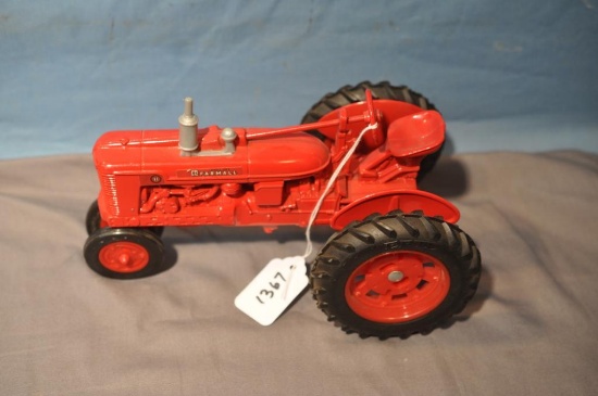 ERTL 1/16TH SCALE FARMALL H TRACTOR