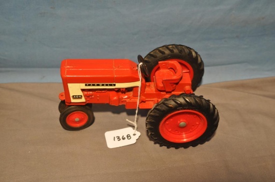 1/16TH SCALE FARMALL 404 TRACTOR
