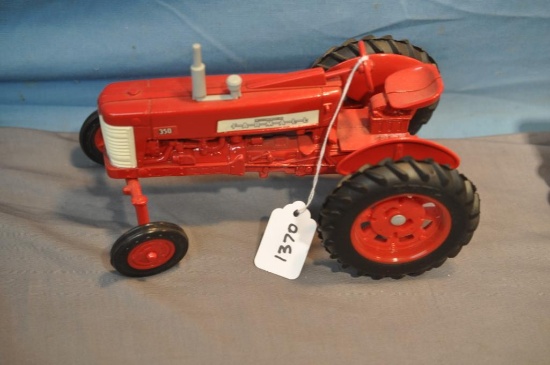 ERTL 1/16TH SCALE FARMALL 350 TRACTOR