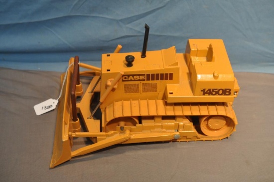 ERTL 1/16TH SCALE CASE 1450B DOZER
