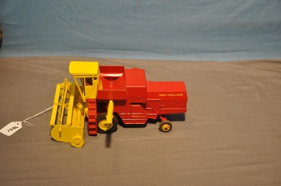 NEW HOLLAND COMBINE