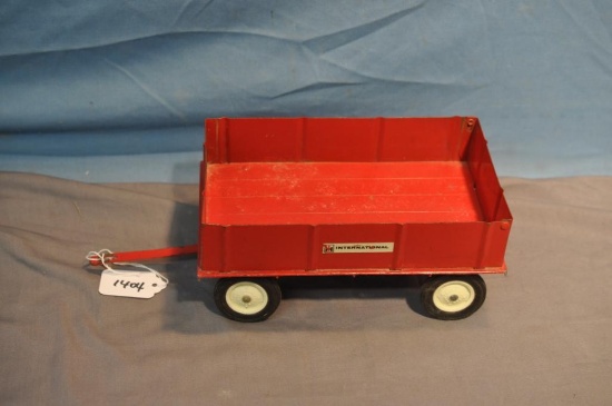 ERTL 1/16TH SCALE IH BARGE WAGON