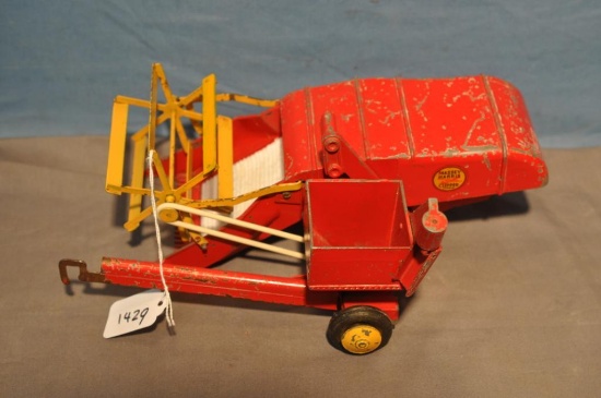 1/16TH SCALE MH CLIPPER PULL-TYPE COMBINE