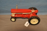 ERTL 1/16TH SCALE FARMALL 560 TRACTOR