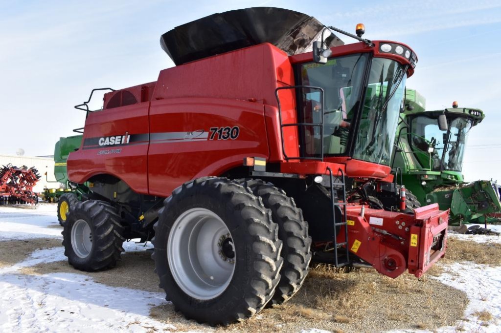 12 Case Ih 7130 2wd Combine Farm Machinery Implements Harvest Equipment Combines Harvesters Online Auctions Proxibid