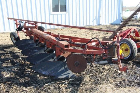 IH 550 5 bottom plow