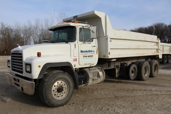 1996 Mack RD688S tandem axle dump truck