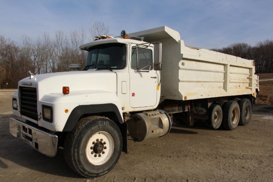 1991 Mack RD690S tandem axle dump truck