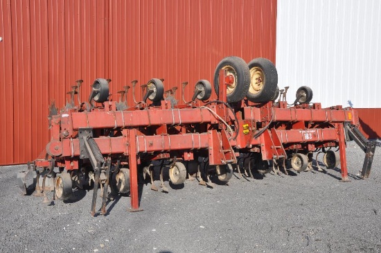 International Harvester 183 12 row 30" cultivator