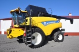 2013 New Holland CR8080 2wd combine