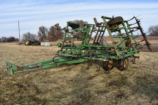 John Deere 960 23.5' field cultivator