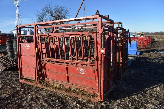 2006 Titan West cattle catch chute