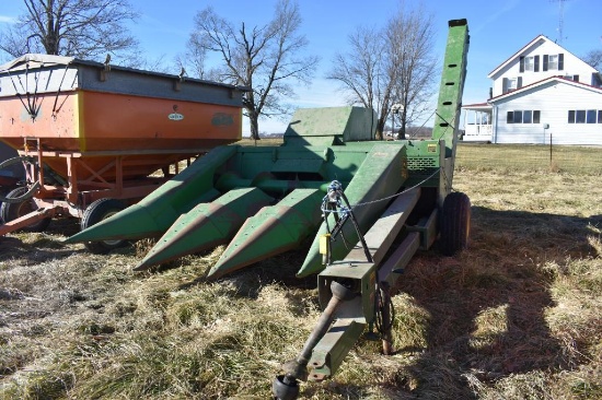 John Deere 300 pull type corn picker