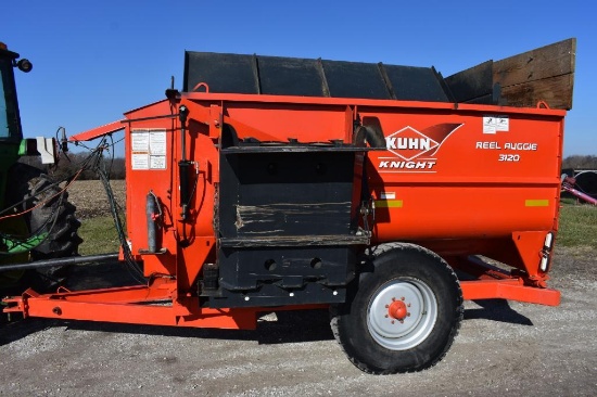 Kuhn Knight 3120 Reel Auggie feed mix wagon