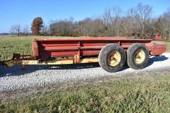New Holland 680 manure spreader