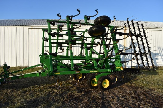 2009 John Deere 2210 30' field cultivator