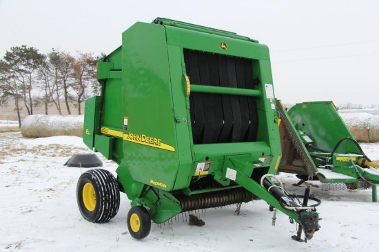 2002 John Deere 567 large round baler