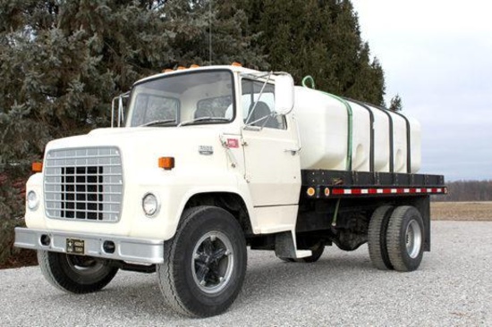 1983 Ford F7000 tender truck