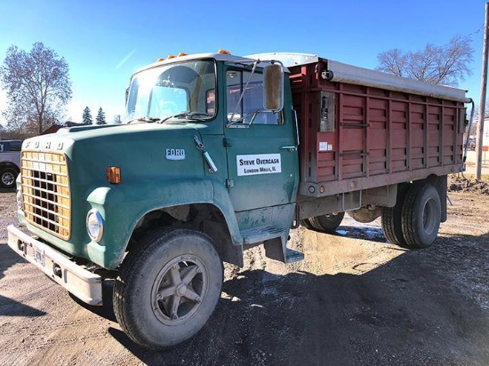 1977 Ford single axle grain truck