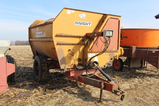 Knight Reel Auggie 3375 feed wagon