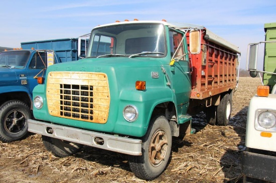 1977 Ford single axle grain truck