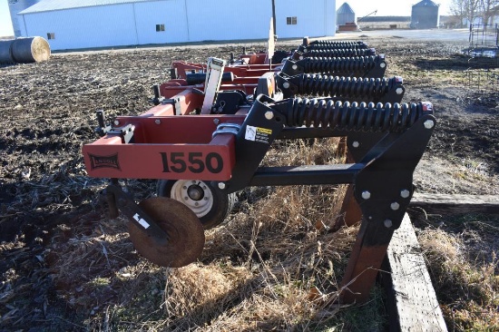 Landoll 1550 6-shank 3-pt. in-line ripper
