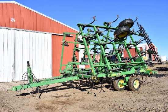 John Deere 980 30' field cultivator