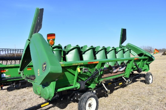 2007 John Deere 893 8 Row 30" corn head