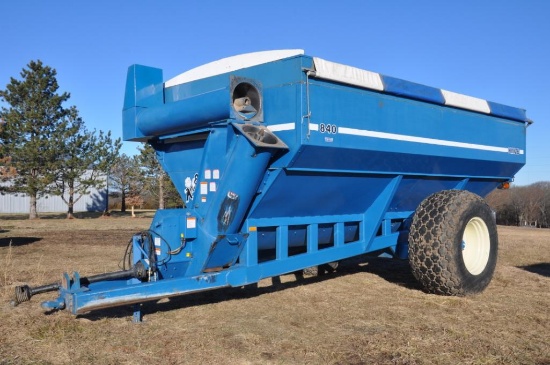 Kinze 840 grain cart