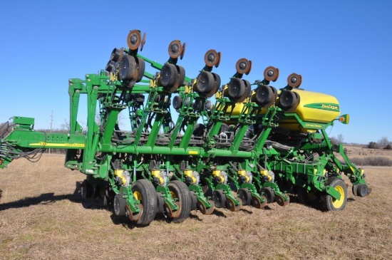 2011 John Deere 1790 CCS 16/32 planter