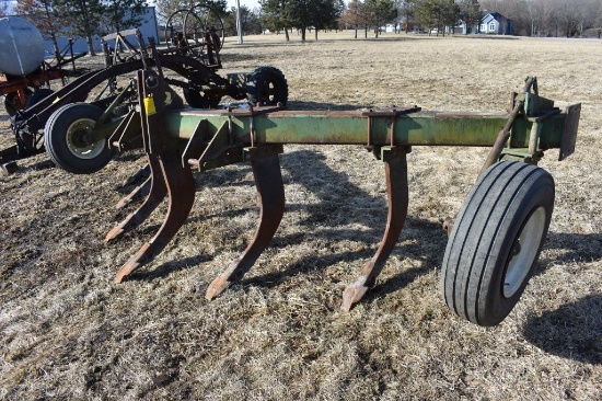 John Deere 7-shank 3-pt. V-ripper