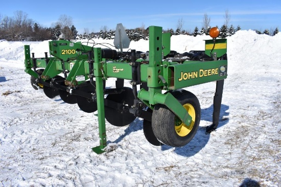 2006 John Deere 2100 5-shank in-line ripper