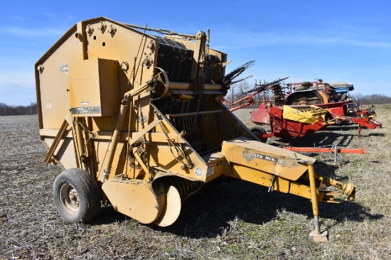 Vermeer 605 Super F round baler