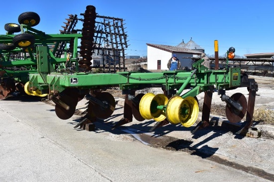 1998 John Deere 915 9-shank 3-pt. v-ripper