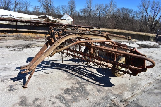 Massey Ferguson 6-bar hay rake