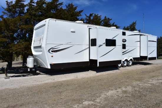 2015 Royal Travel 47' camper trailer Park model w/(2) slide-outs