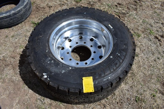 Michelin 445/50R22.5 super single tire and aluminum wheel