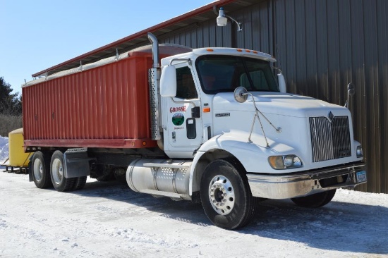 2000 International 9200I tandem axle grain truck