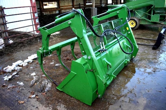 John Deere 7' material bucket with 5-tine grapple