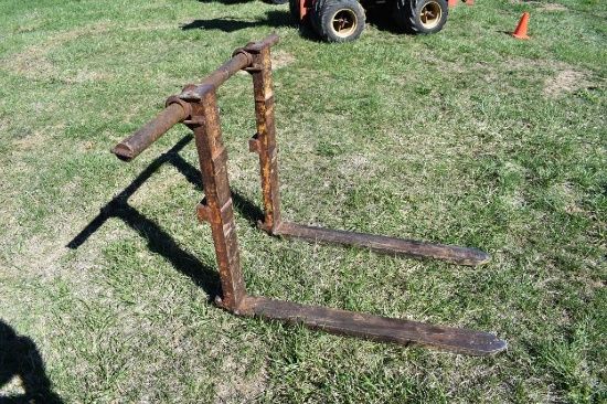 Pallet forks for backhoe loader bucket