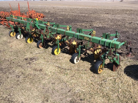 JD RM 6 row 30" cultivator