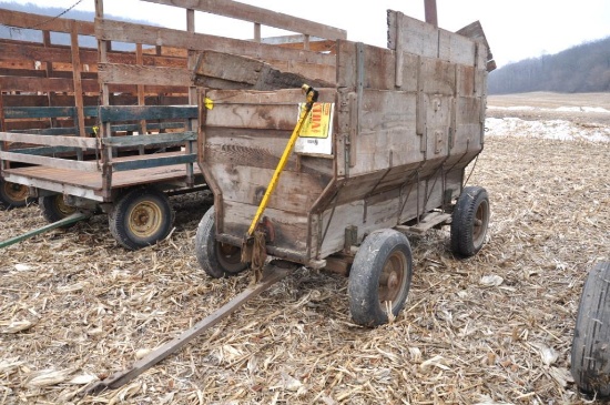 Wooden barge wagon on JD running gear w/PTO driven rear auger