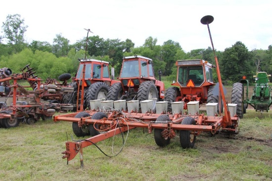 Allis Chalmers 600 10 row 20" bean planter