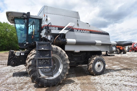 2002 Gleaner R62 4wd combine