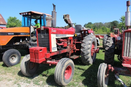 1969 IH 1256 tractor